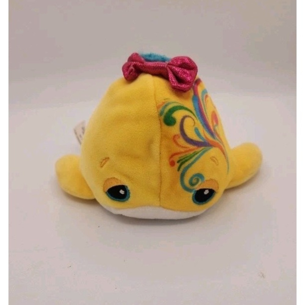 Cutetitos Partyitos Wavito Whaleito Scented Yellow Whale Sweet 6 inches